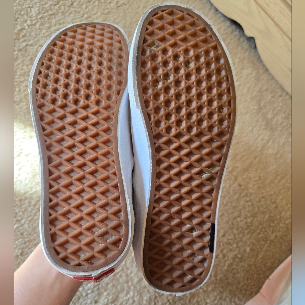 Women's Graphic Slip-On Shoes - Picture 9 of 9